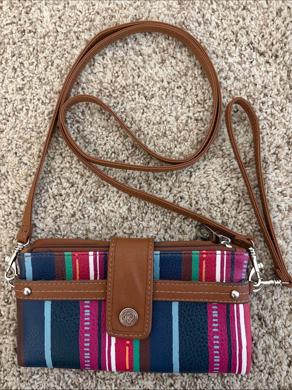 Relic Vikey Crossbody Wallet